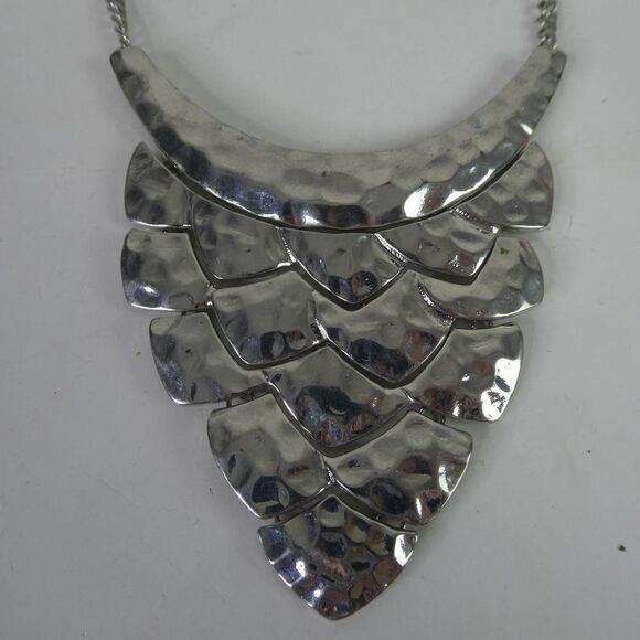 Silver Tone Articulated Scale Hammered Metal Bib Statement Necklace Adjustable - Picture 2 of 11